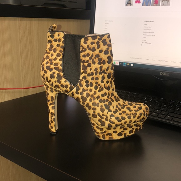 Vince Camuto baileys honey/ black leopard print pony platform booties - Picture 2 of 5
